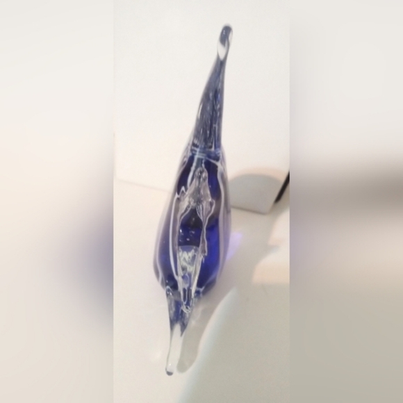 Art Glass Angel Fish Paper Weight Figurine Vintage Cobalt Blue w White Stripes - Picture 4 of 5